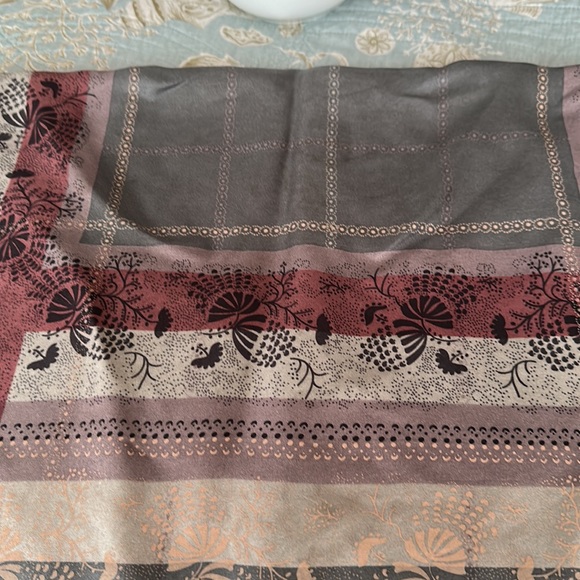 Silk vintage scarf 36” by 34” fringed tasseled hemlines all around - Picture 13 of 17